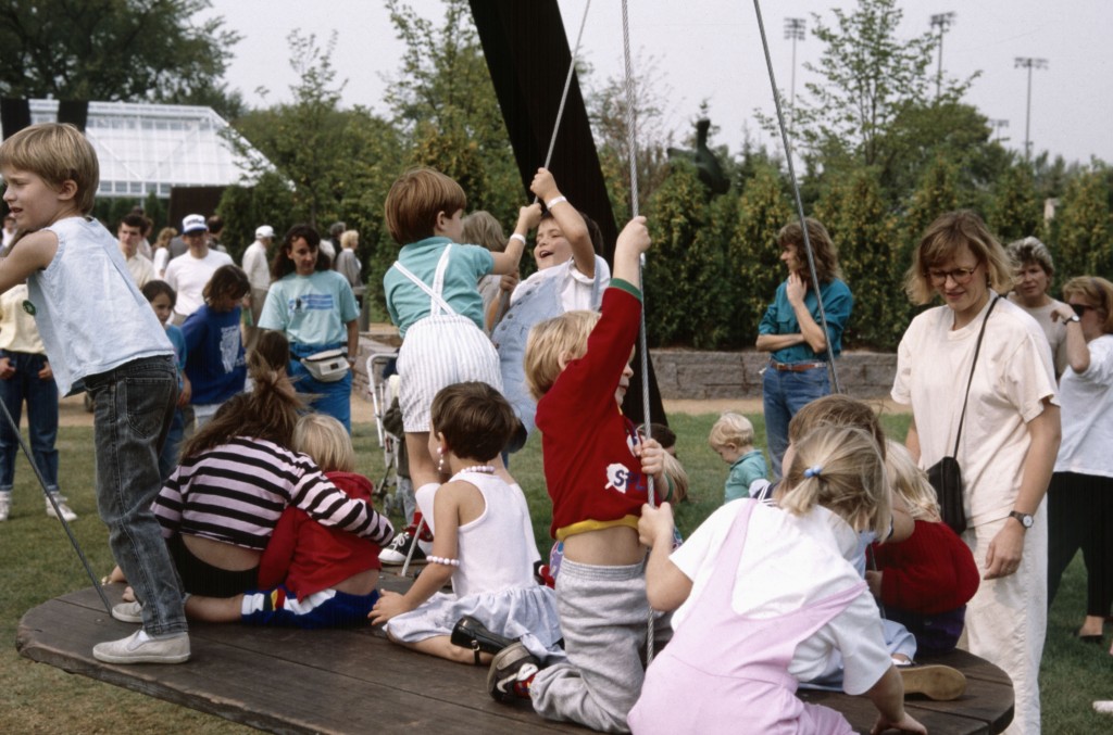 Crowds with Mark di Suervo’s Arikidea, Minneapolis Sculpture Garden Opening, 10 September 1988