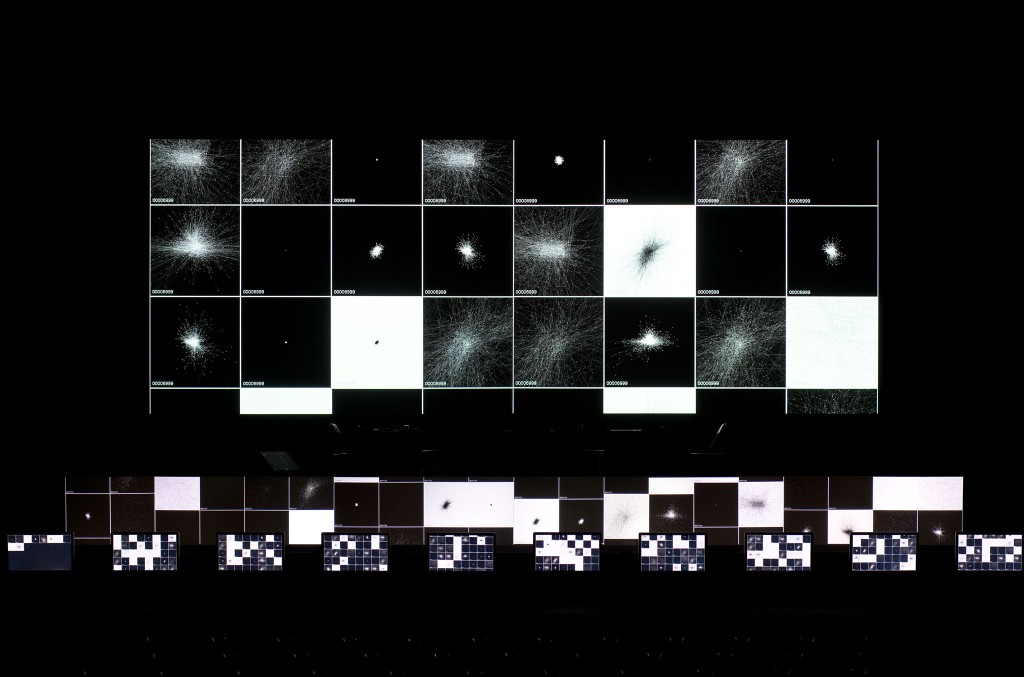 superposition , 2012. © Kazuo Fukunaga / Kyoto Experiment in Kyoto Art Theater, Shunjuza